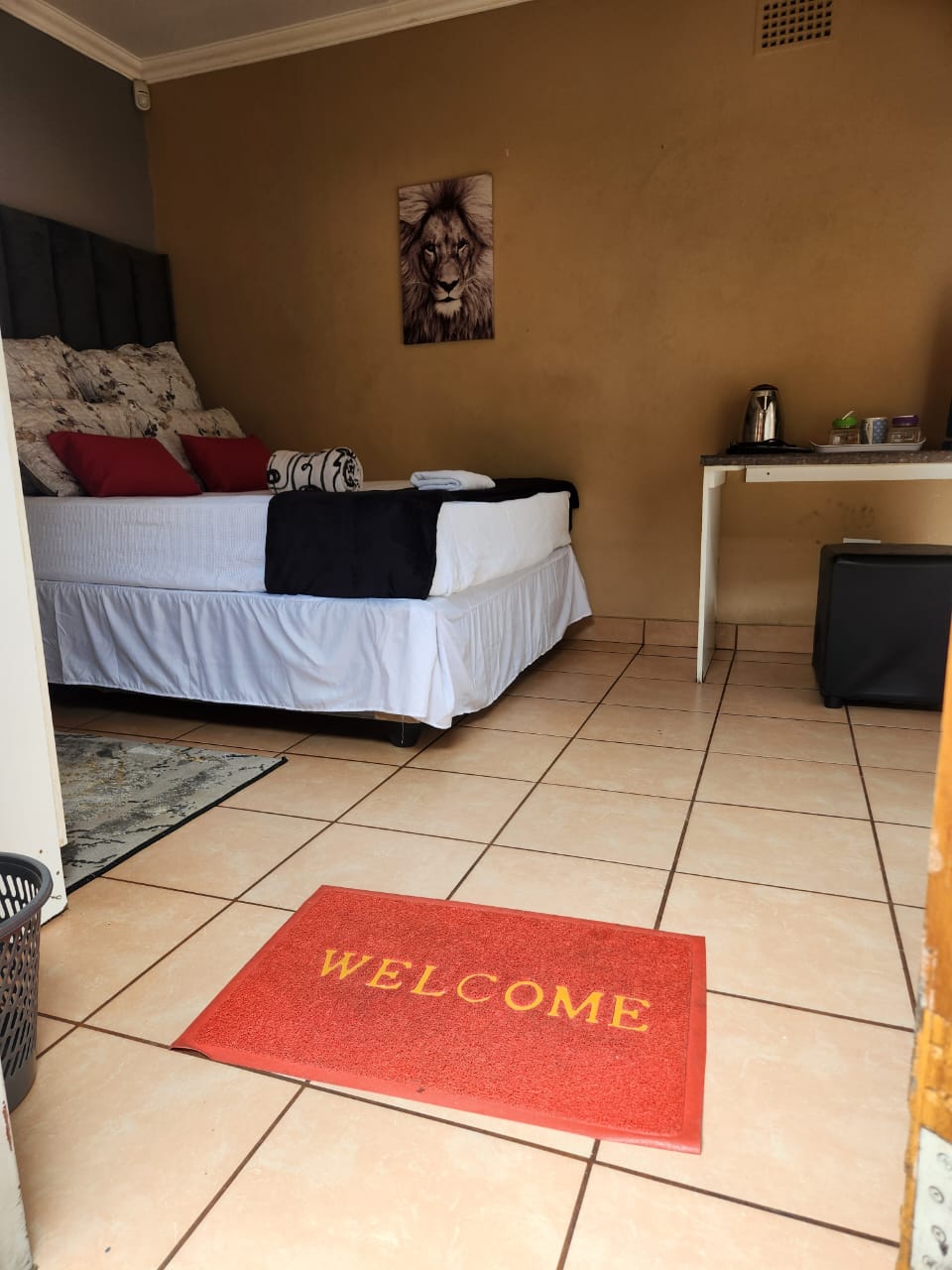 Welcome mat room